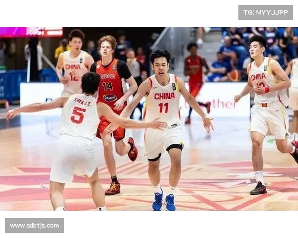 中国U19男篮险胜美国队以12胜3负收官 张博源19分引领双杀胜利
